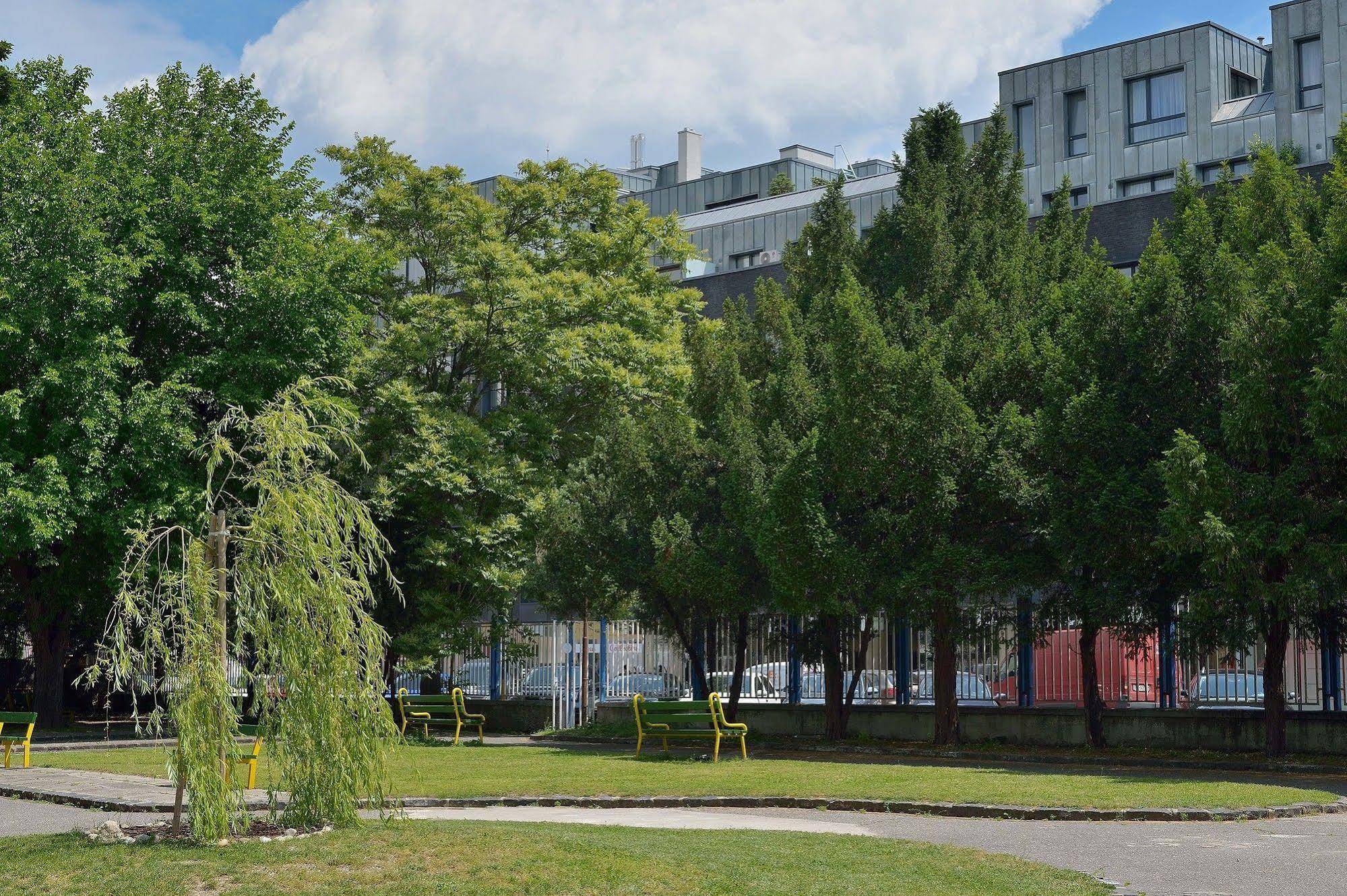 Ambiente Serviced Apartments - Dunajska Bratislava Exterior foto